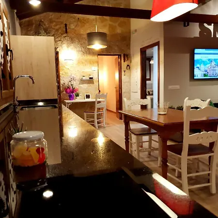 Casa Rural Entreacebedas I Alojamientos Con Jardin, Barbacoa Y Chimeneas I Wifi I Aparcamiento En La Puerta