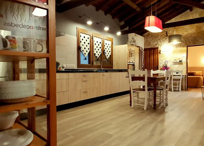 Casa rural Entreacebedas Rural&vacaciones, Con Jardín Privado Piscina A Un Minuto