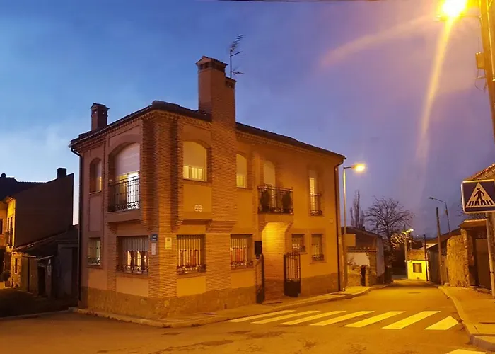 Casa rural Entreacebedas Rural&vacaciones, Con Jardín Privado Piscina A Un Minuto Segovia